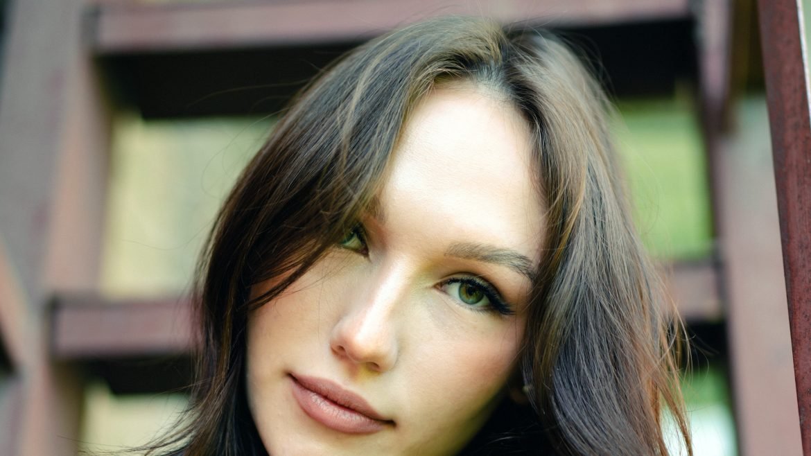 Top factors to consider while buying the best hair oils for good hair growth